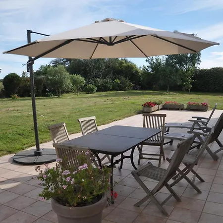 Hébergement de vacances Maison Locmaria, 5 Pièces, 9 Personnes - Fr-1-418-18 *